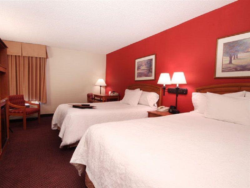 Best Western Plus Meadowlands Secaucus Exterior photo