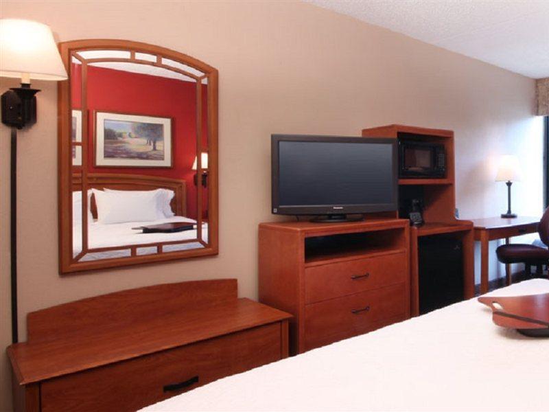 Best Western Plus Meadowlands Secaucus Exterior photo