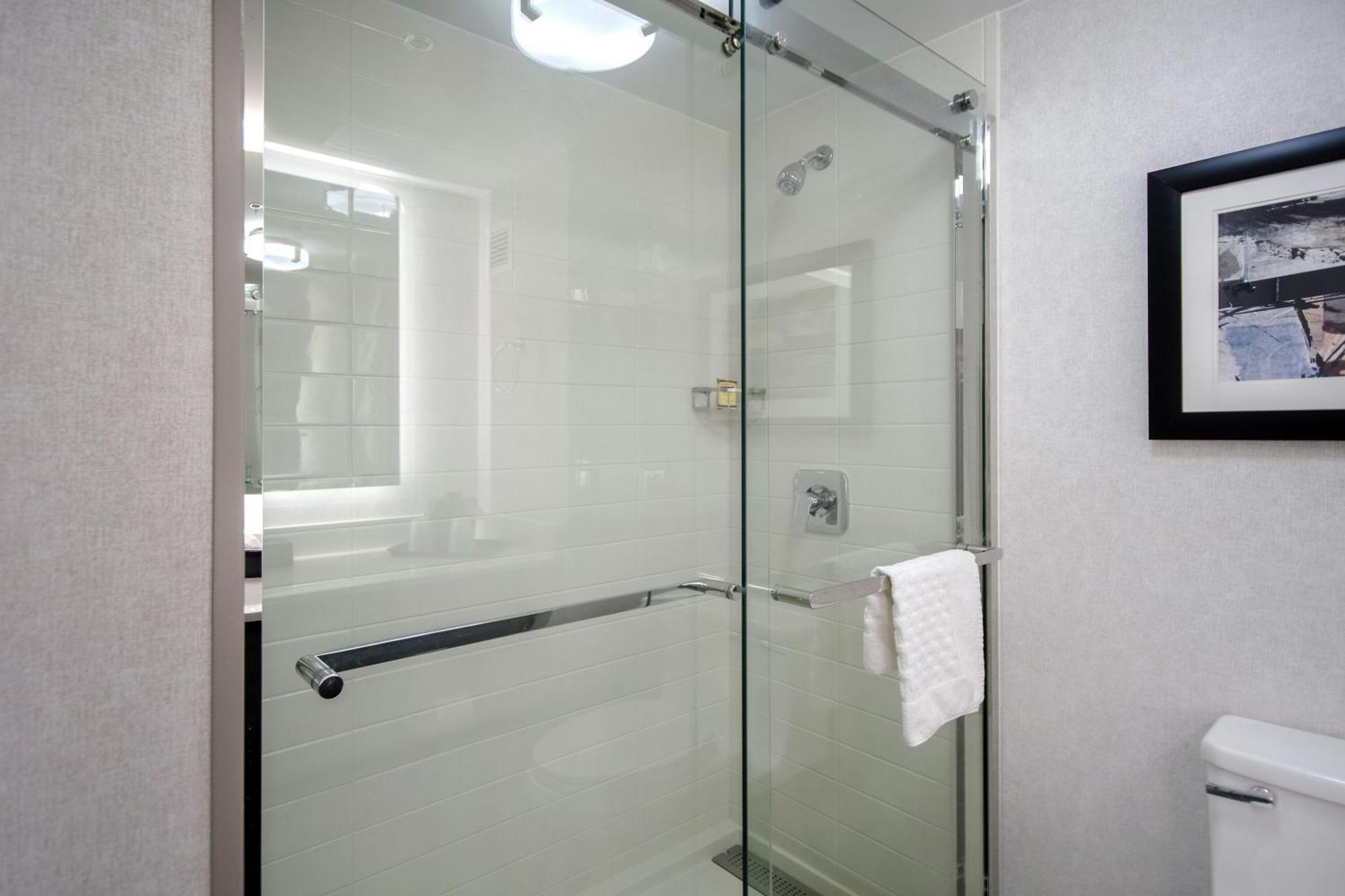 Best Western Plus Meadowlands Secaucus Exterior photo