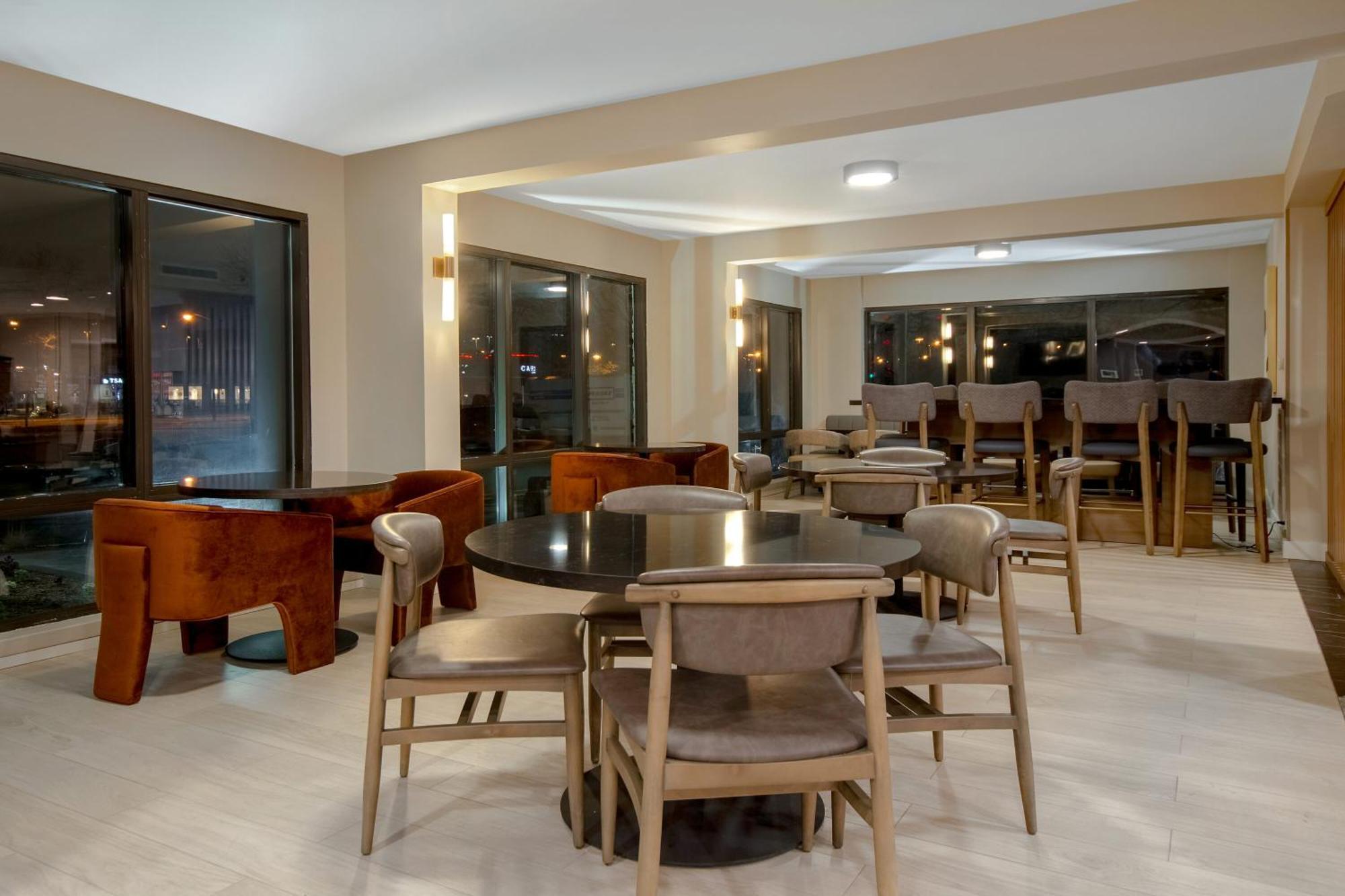 Best Western Plus Meadowlands Secaucus Exterior photo