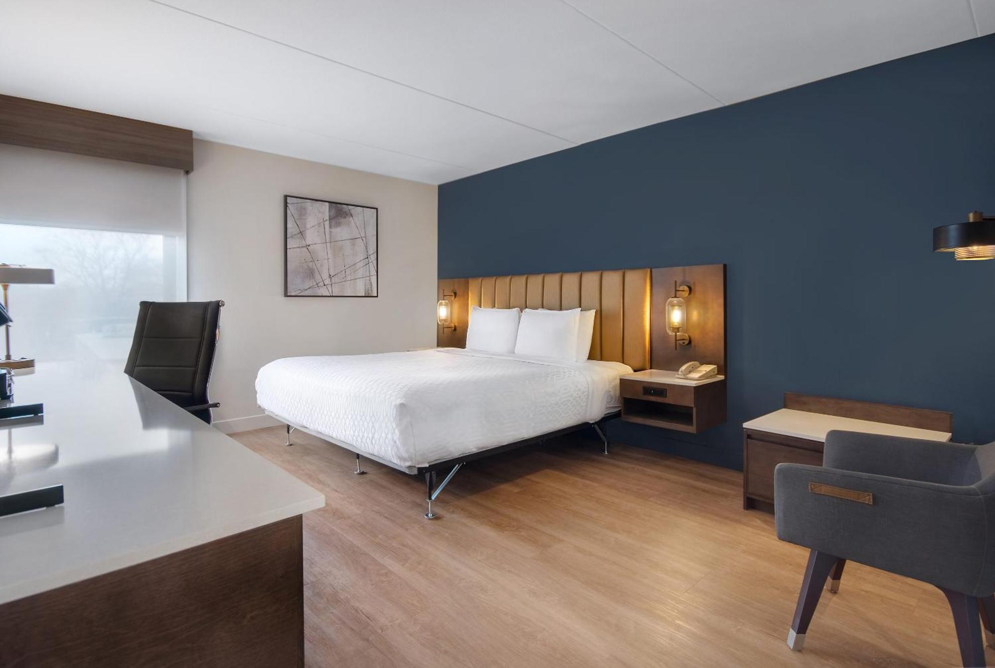 Best Western Plus Meadowlands Secaucus Exterior photo