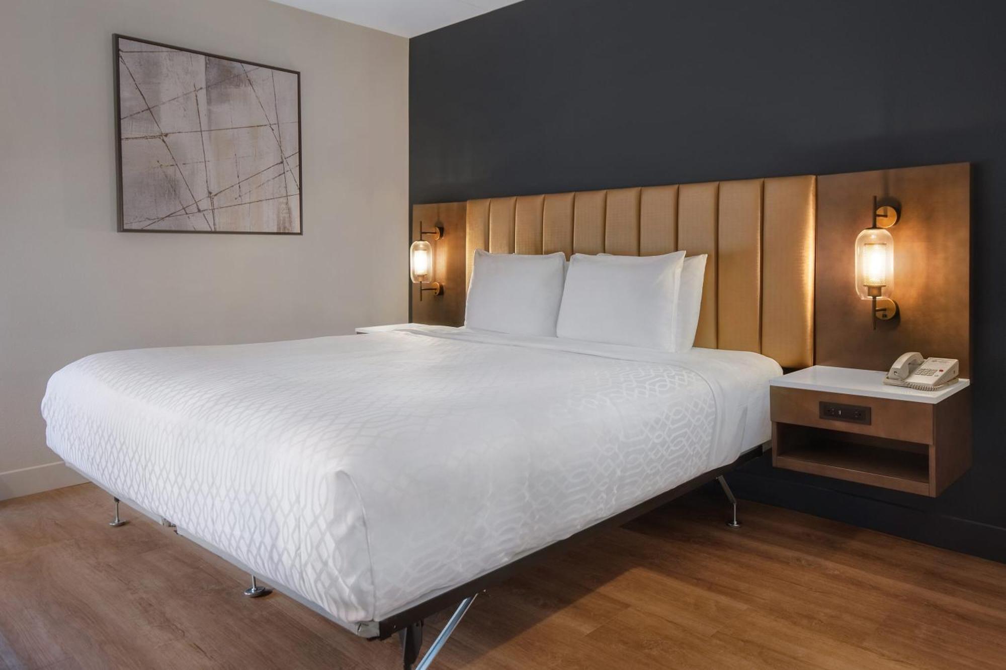 Best Western Plus Meadowlands Secaucus Exterior photo