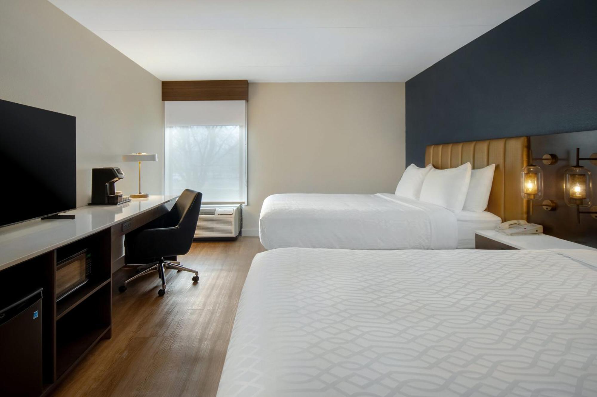 Best Western Plus Meadowlands Secaucus Exterior photo